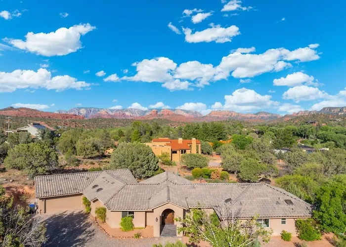 Serene Retreat - 2 Acres, Firepit, River Access